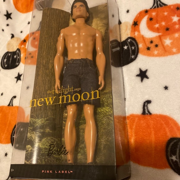 Pink Label Jacob New Moon Twilight Barbie - Picture 3 of 6